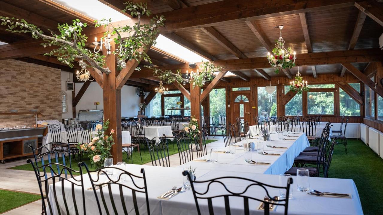 Éden Lounge Restaurant&Pension Veresegyház Extérieur photo