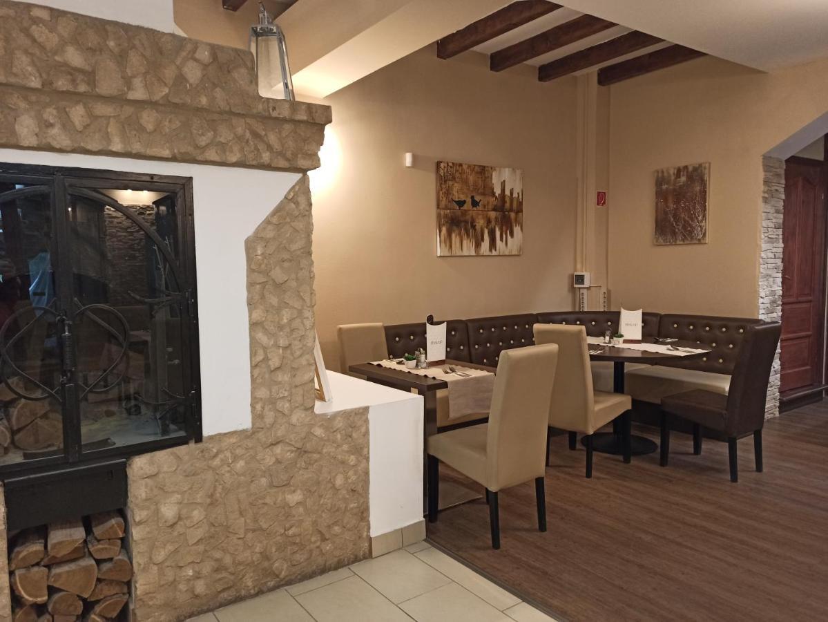 Éden Lounge Restaurant&Pension Veresegyház Extérieur photo
